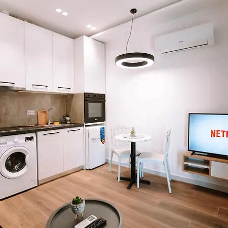 Barrikada Str Modern - The Nest Appartement