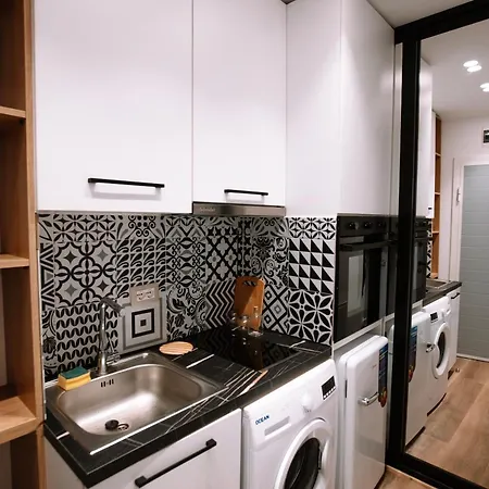 Barrikada Str Modern - The Nest *