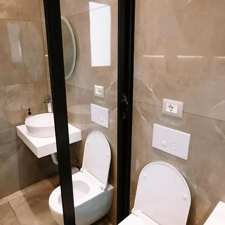 Barrikada Str - The Nest * ティラナ