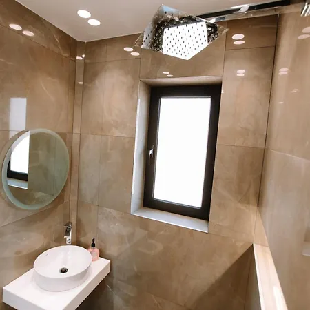 Barrikada Str Modern - The Nest *