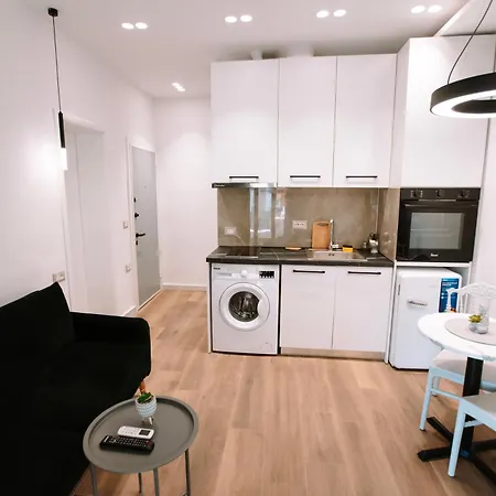 Barrikada Str Modern - The Nest شقة